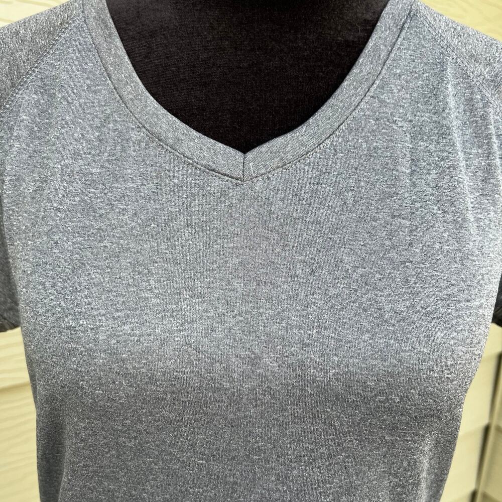 Aviva short sleeve V-neck athletic T-shirt, women's size M
